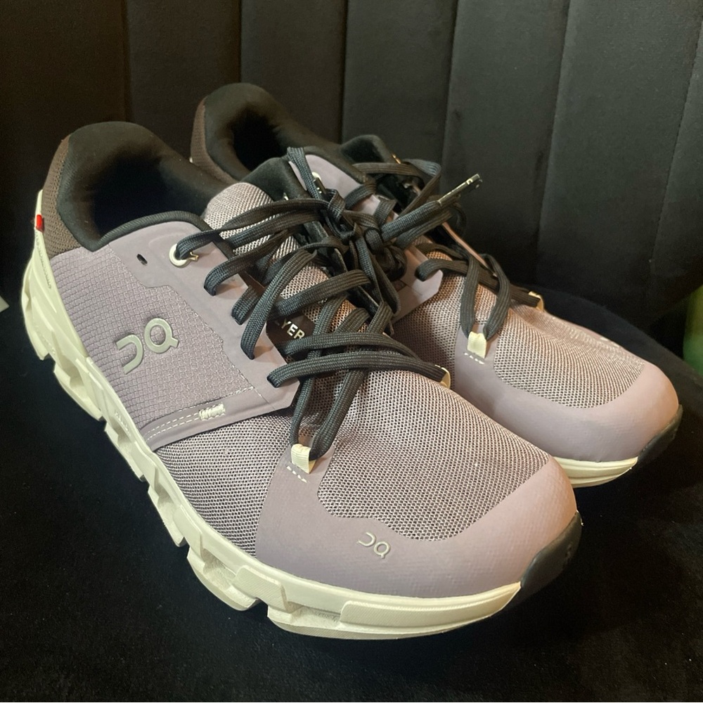 On Cloud Cloudflyer 4 WOMEN’s Running Sneaker in Shark/Pearl Size 11